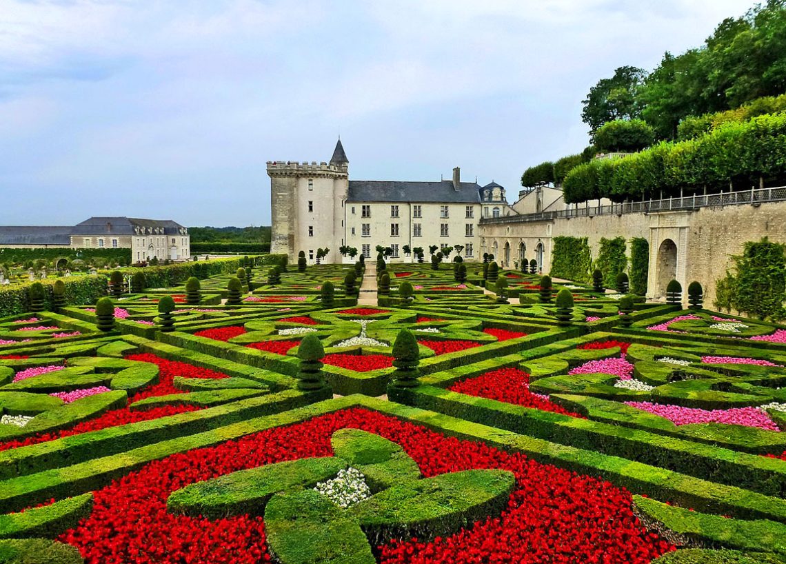 A picture of a chateau