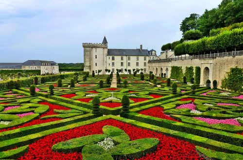 A picture of a chateau