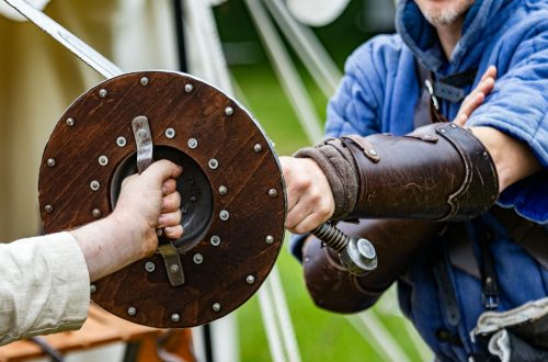 Hand-to-hand combat with medieval weapons