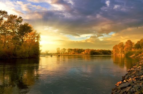 Autumn sunrise on the lake